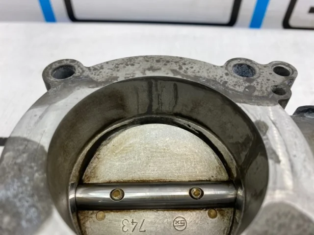 Дроссельная заслонка для Mercedes-Benz C class W203 2000-2007 на фотографиях