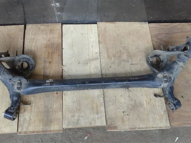 Задняя балка для Toyota Corolla E140/E150 Седан 2006-2013 на фотографиях