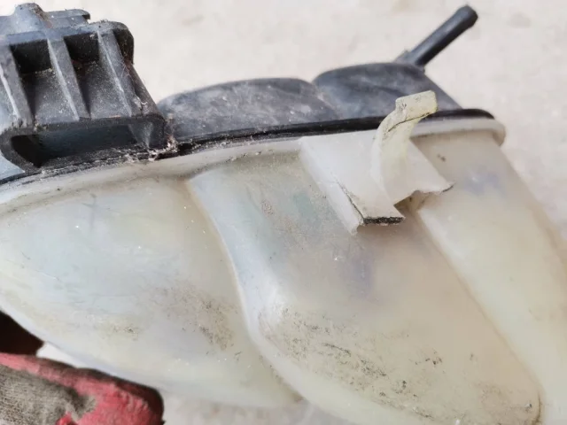 Расширительный бачок радиатора для Mercedes-Benz GL class X164 2006-2012 на фотографиях