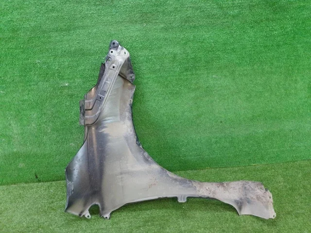 Крылья для Toyota Corolla E180 rest (RU) 2016-2019 на фотографиях