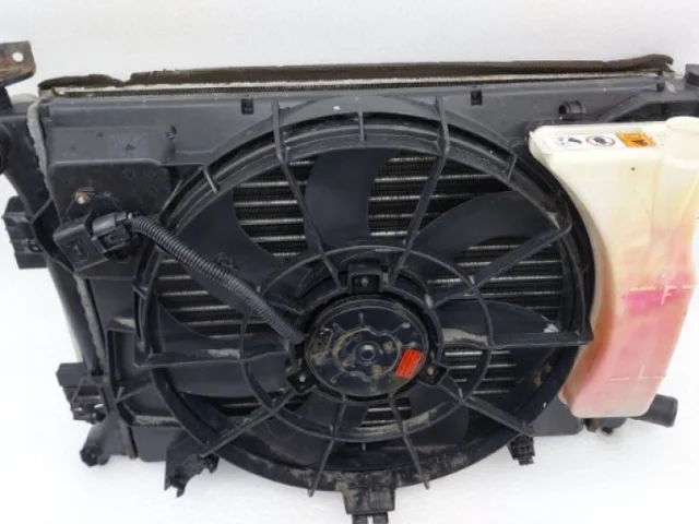 Кассета радиаторов для Hyundai Solaris 1 RB (2011-2013) на фотографиях