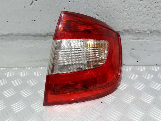 Фонарь правый для Skoda Rapid I NH3 2012-2017 на фотографиях