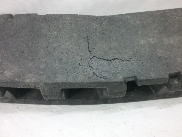 Усилитель переднего бампера для Skoda Rapid I NH3 2012-2017 на фотографиях