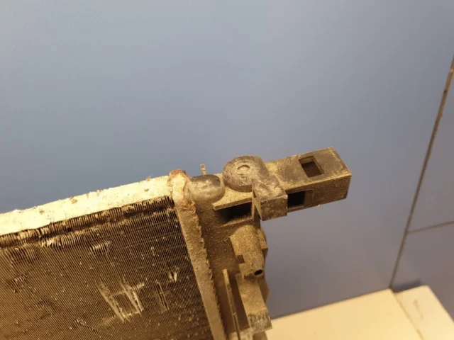 Радиатор охлаждения ДВС для Renault Sandero 5S 2012-2018 на фотографиях