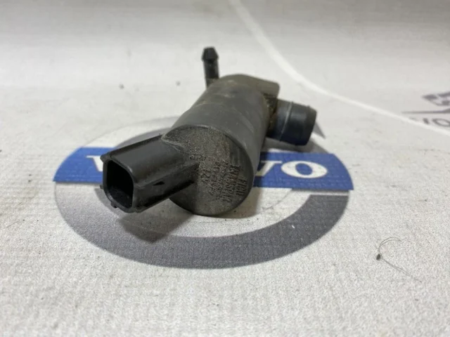 Насос омывателя фар для Volvo C30 MK 2006-2013 на фотографиях