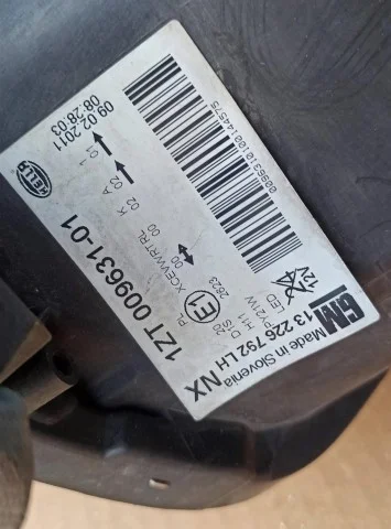 Фары для Opel Insignia Универсал A 2008-2017 на фотографиях