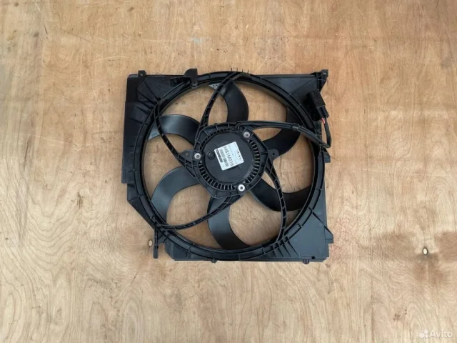 Вентилятор радиатора охлаждения ДВС для BMW X3 Е83 2003-2010 на фотографиях