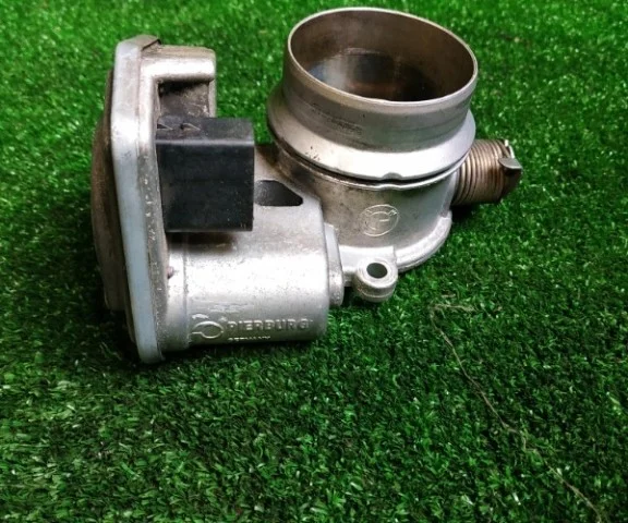 Дроссельная заслонка для BMW X5 Е53 1999-2006 на фотографиях