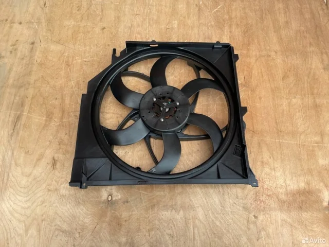Вентилятор радиатора охлаждения ДВС для BMW X3 Е83 2003-2010 на фотографиях