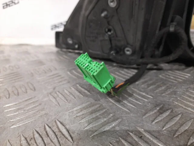 Зеркало боковое правое для Volvo C30 MK 2006-2013 на фотографиях