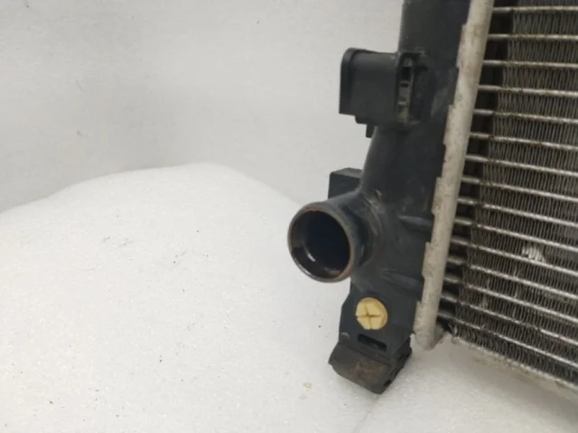 Радиатор охлаждения ДВС для Chevrolet Cruze 1 J300 2009-2015 на фотографиях