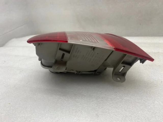 Фонарь правый для Skoda Rapid I NH3 2012-2017 на фотографиях