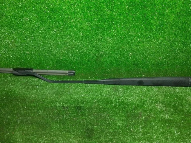 Поводок лобового стеклоочистителя правый для Nissan Note E11 2005-2012 на фотографиях