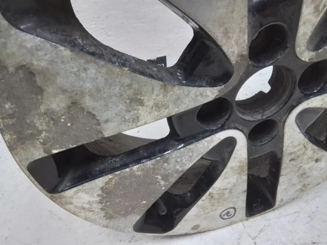 Диск колесный литой для Kia Rio 3 на фотографиях