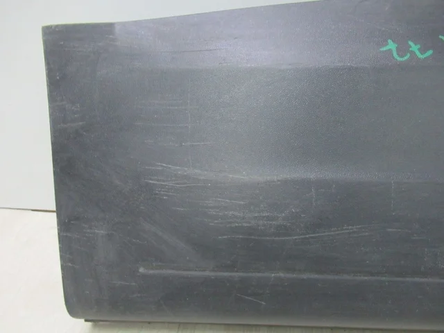 Молдинг двери задний правый для Volkswagen Tiguan I NF 2006-2017 на фотографиях