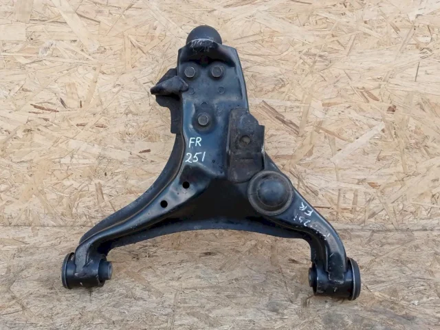 Рычаг передний правый нижний для Mitsubishi Pajero V90 5dr rest II 2014-2020 на фотографиях