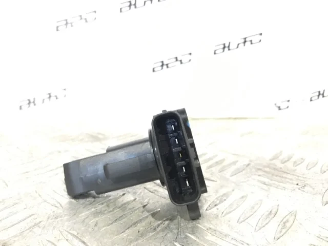 Датчик массового расхода воздуха для Volvo C30 MK 2006-2013 на фотографиях