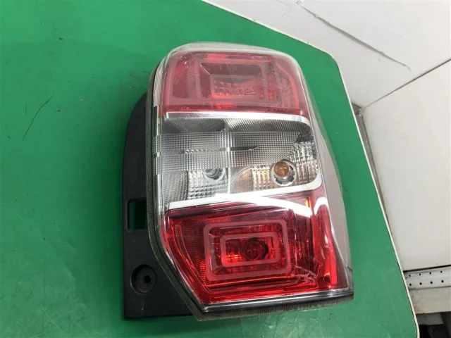 Фонарь правый для Subaru Forester SJ 2013-2016 на фотографиях