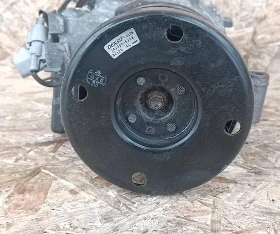 Компрессор кондиционера для Toyota Land Cruiser 200 2007-2015 на фотографиях