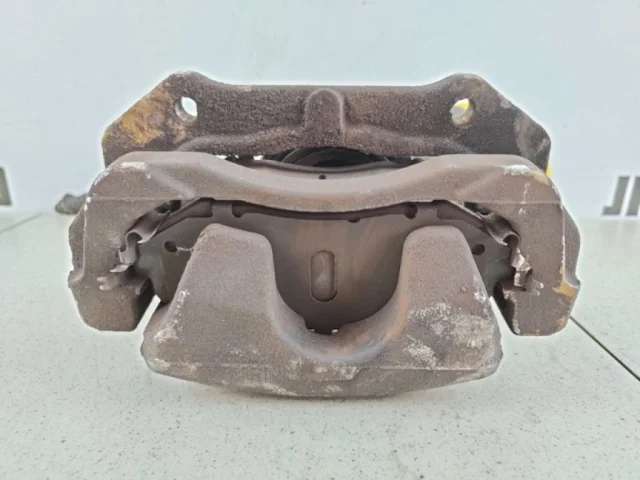 Суппорт передний левый для Suzuki Grand Vitara 2005-2014 на фотографиях