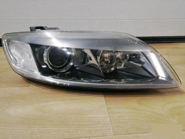 Фара правая для Audi Q7 4L 2005-2015 на фотографиях