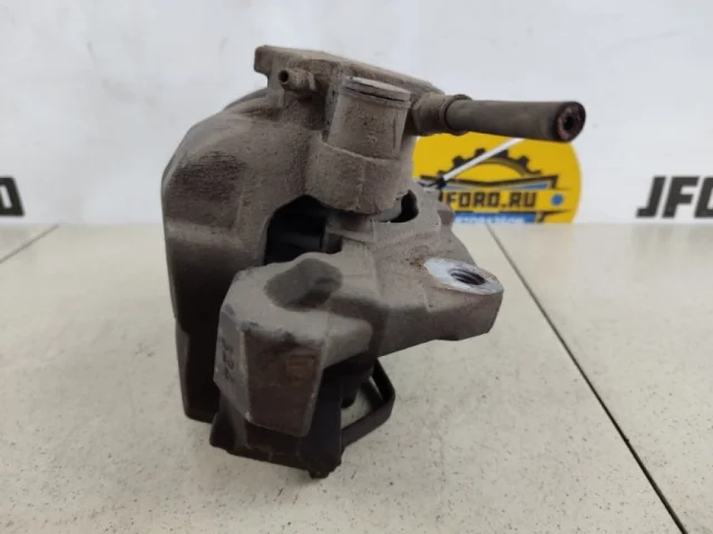 Тормозной цилиндр передний левый для Volvo XC90 I C 2002-2014 на фотографиях