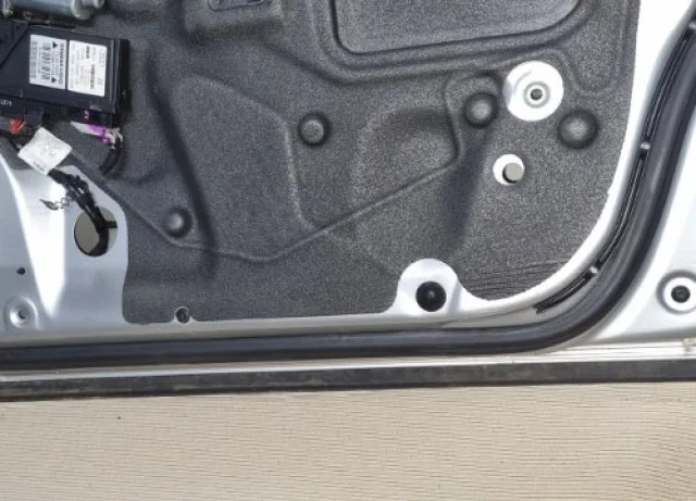 Дверь передняя правая для Audi A4 B6 2000-2004 на фотографиях