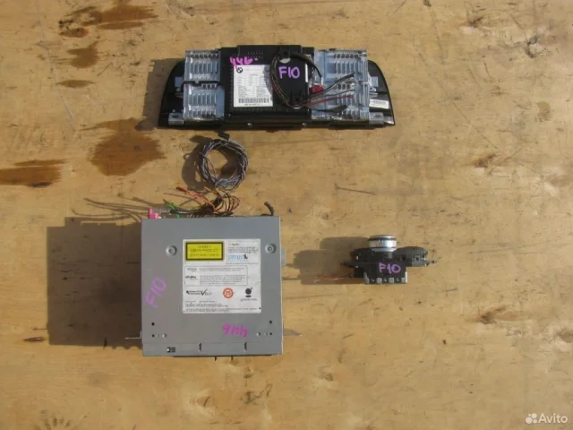 Головное мультимедийное устройство для BMW 5er Ф10 2010-2013 на фотографиях