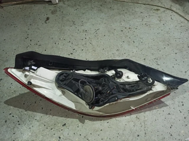 Фонарь правый для Opel Insignia Хэтчбек A 2008-2017 на фотографиях