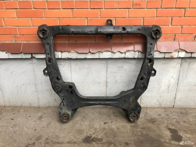 Подрамник двигателя для Toyota Highlander XU50 rest 2014-2020 на фотографиях