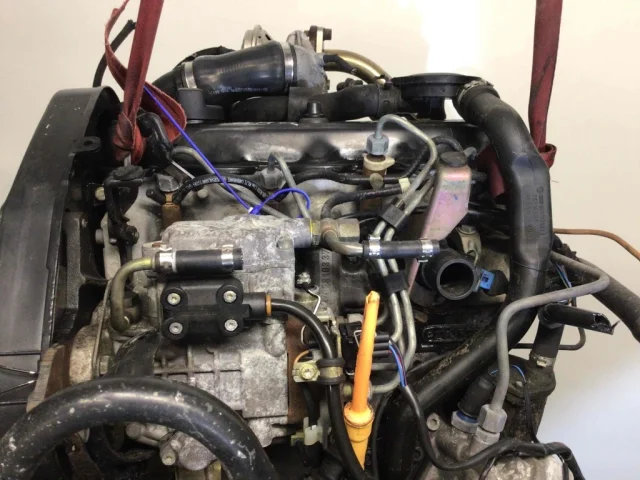 Двигатель без навесного для Volkswagen Passat (B4, Typ 3A) 1993-1997 на фотографиях