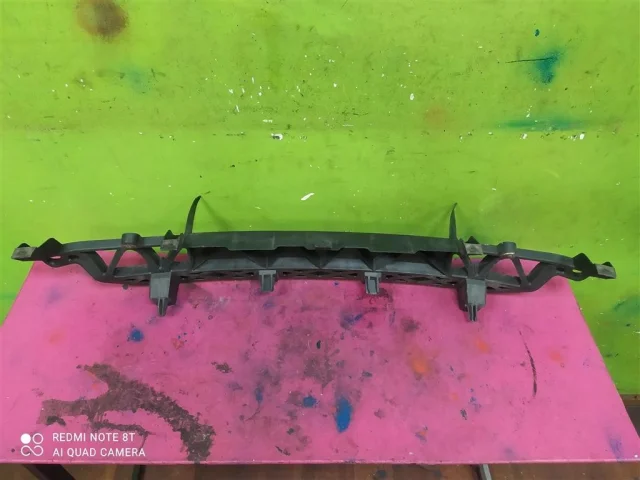 Кронштейн заднего бампера левый для Audi Q7 4L 2005-2015 на фотографиях