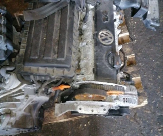 Двигатель без навесного для Volkswagen Polo IV Седан (9N2) 2003-2005 на фотографиях