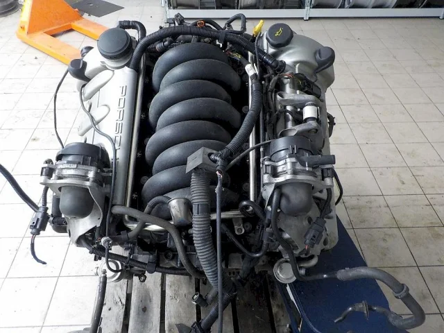 Двигатель без навесного для Porsche Cayenne 958 2010-2014 на фотографиях