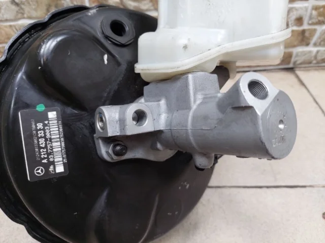 Вакуумный усилитель тормозов для Mercedes-Benz E class W212 2009-2015 на фотографиях