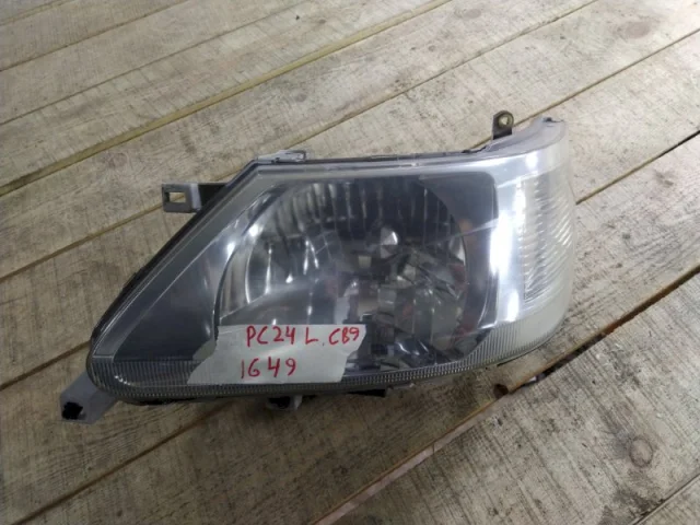 Фары для Nissan Serena C24 1999-2005 на фотографиях