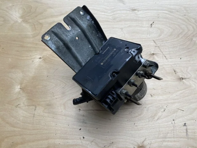 Блок ABS для Volvo XC90 I C 2002-2014 на фотографиях