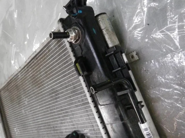 Радиатор охлаждения ДВС для Hyundai Creta 1 GS 2016-2021 на фотографиях