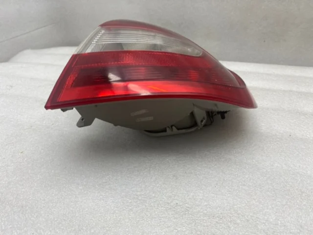 Фонарь правый для Skoda Rapid I NH3 2012-2017 на фотографиях