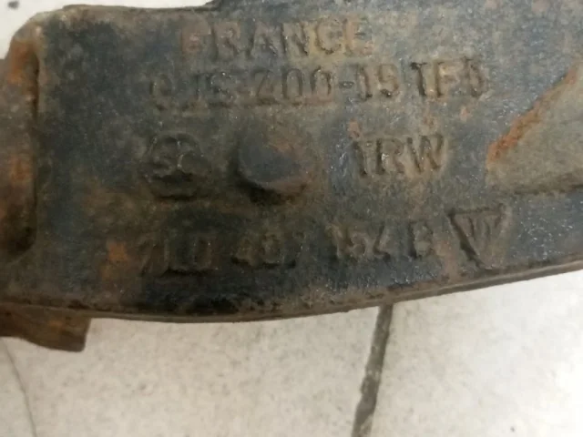 Рычаг передний правый нижний для Audi Q7 4L 2005-2015 на фотографиях