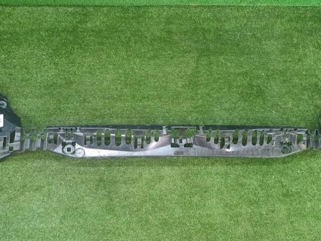 Кронштейн заднего бампера правый для BMW 5er G30 2016-2023 на фотографиях