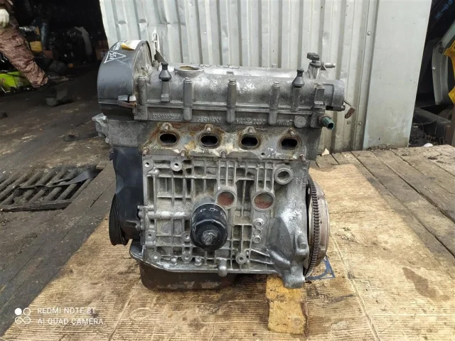 Двигатель без навесного для Volkswagen Polo IV Седан (9N2) 2003-2005 на фотографиях