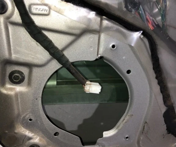 Дверь передняя правая для Nissan X-Trail T30 RU 2001-2007 на фотографиях