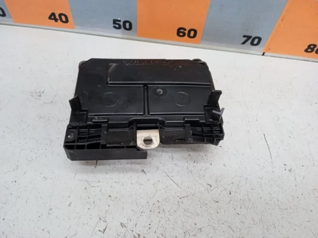 Блок предохранителей салона для Citroen C4 Хэтчбек 2004-2011 на фотографиях