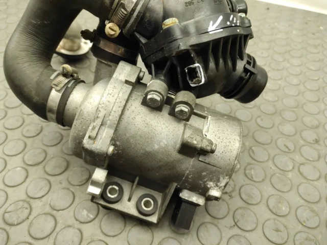 Насос охлаждающей жидкости ДВС(Помпа) для BMW 3er Е93 Кабриолет 2007-2012 на фотографиях