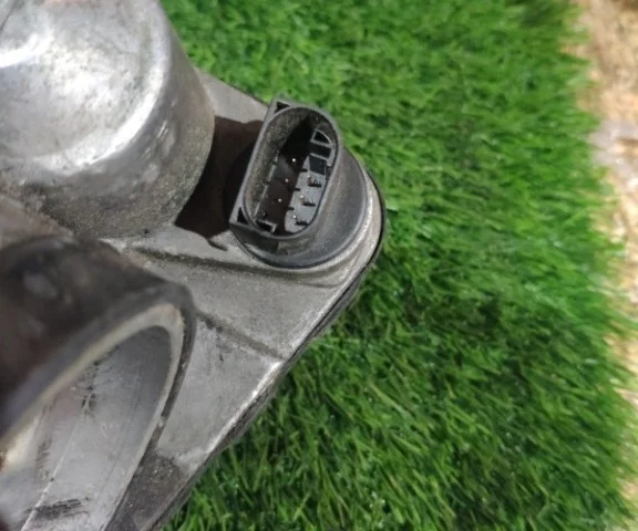 Дроссельная заслонка для BMW X5 Е53 1999-2006 на фотографиях