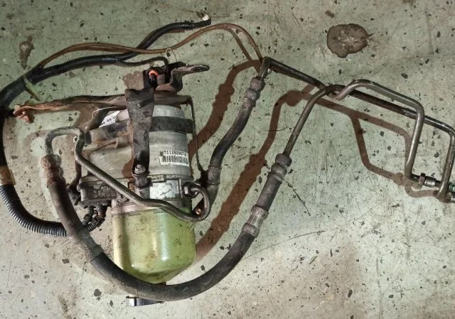 Насос ГУР для Opel Astra H GTC 2004-2014 на фотографиях