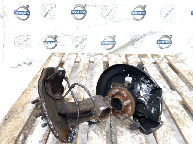 Кулак поворотный правый для Land Rover Range Rover Evoque L538 2011-2015 на фотографиях