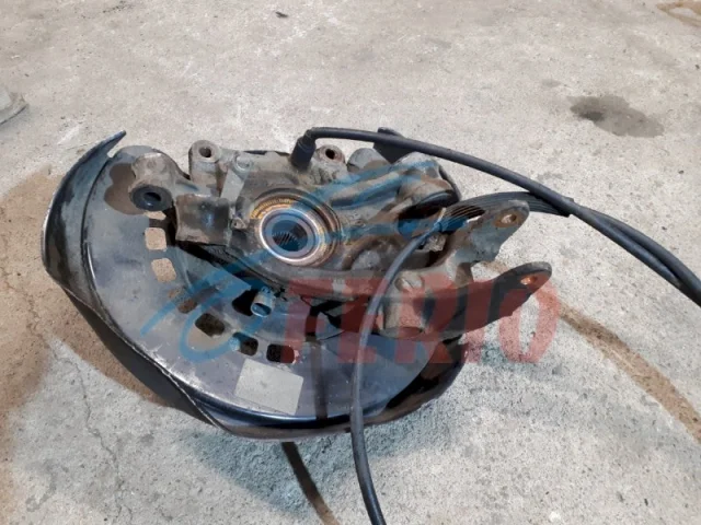 Кулак поворотный левый для Audi Q7 4L 2005-2015 на фотографиях