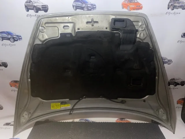 Капот для Volvo C30 MK 2006-2013 на фотографиях